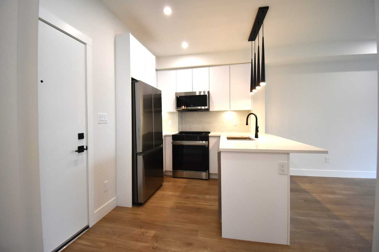 185 175a St #212 - Photo 5 of 16