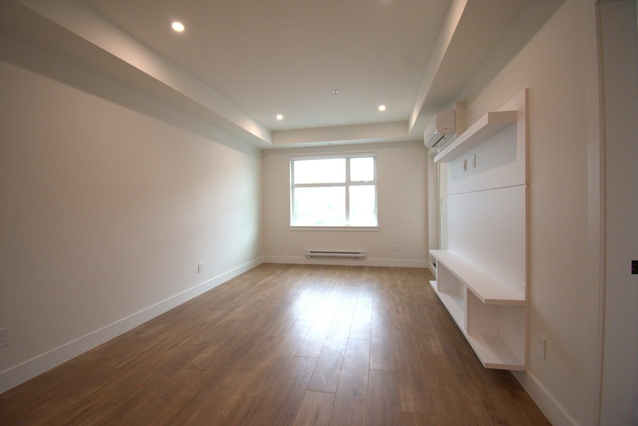 185 175a St #212 - Photo 6 of 16