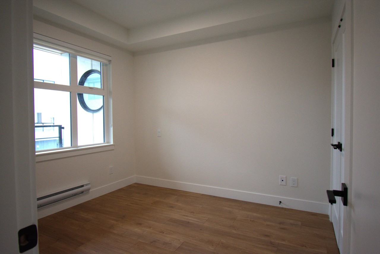 185 175a St #212 - Photo 7 of 16