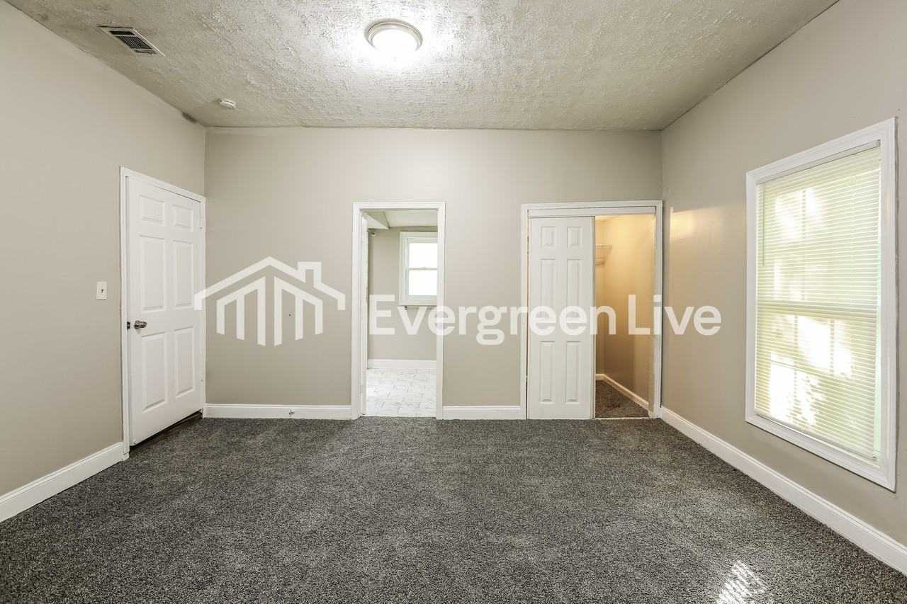 3906 Valley Rd - Photo 4 of 10