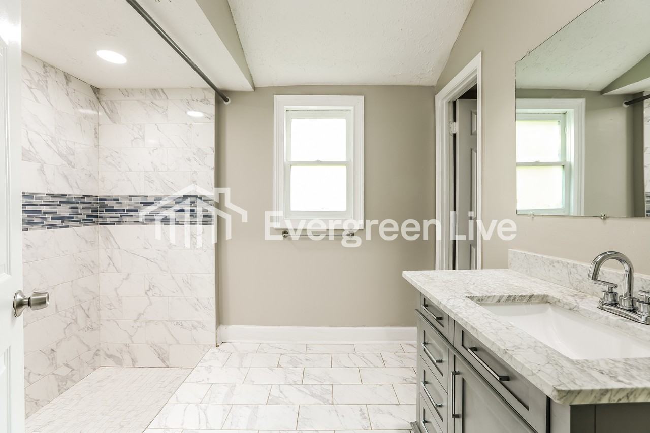 3906 Valley Rd - Photo 5 of 10
