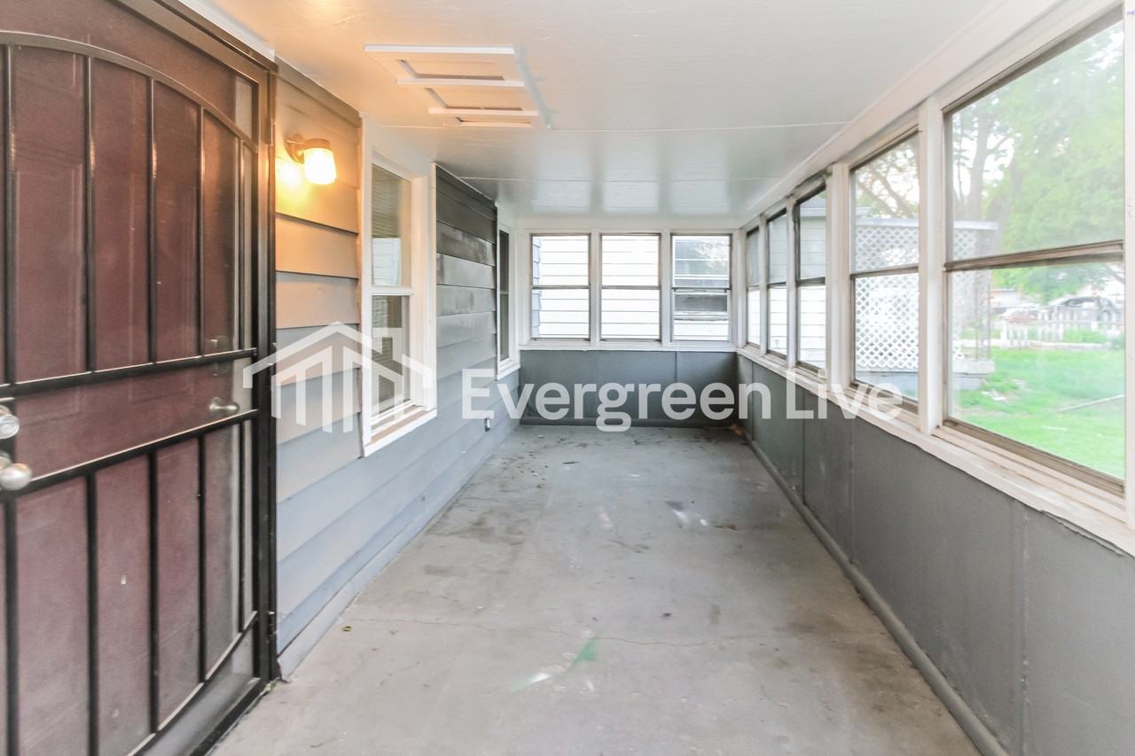2230 N Butler Ave - Photo 3 of 15