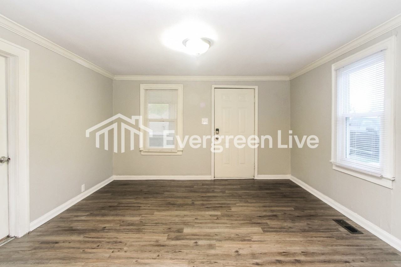 2230 N Butler Ave - Photo 5 of 15