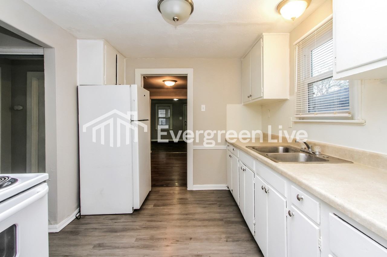 2230 N Butler Ave - Photo 7 of 15