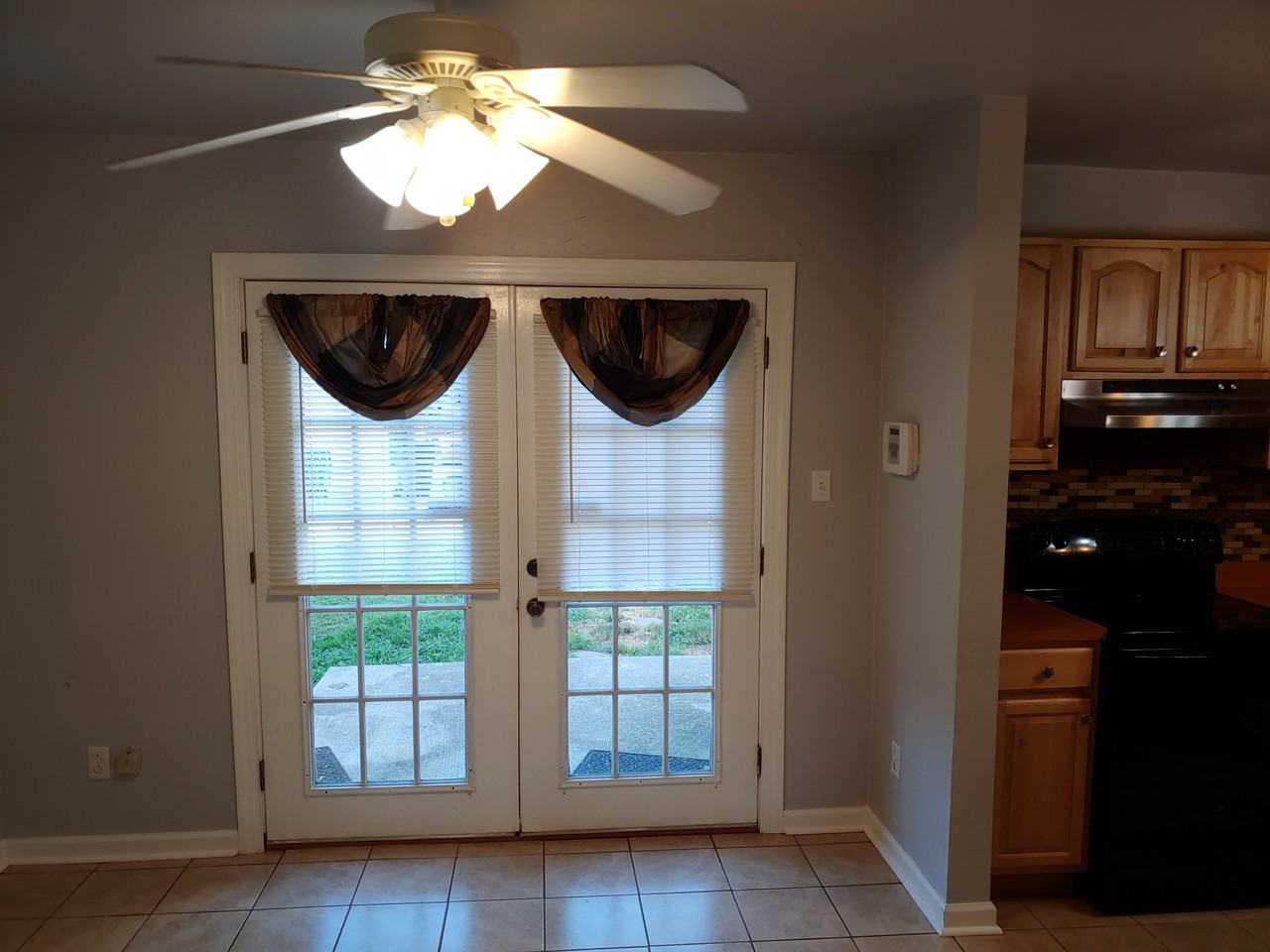 636 Redhorse Ln #TH - Photo 2 of 4