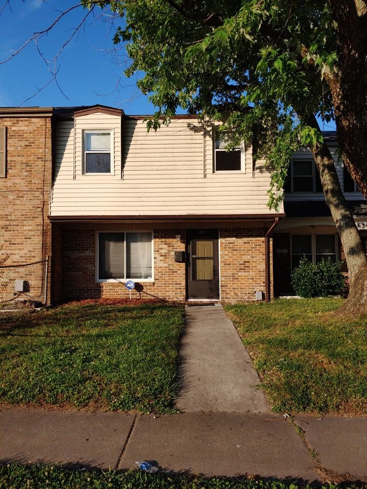 636 Redhorse Ln #TH - Photo 4 of 4