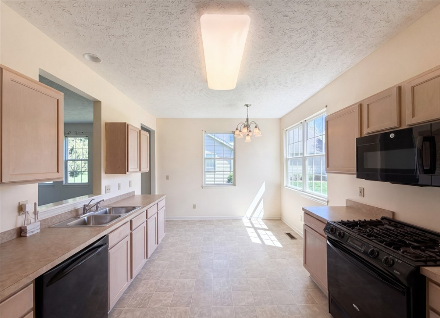 8757 Roberts Ct - Photo 3 of 18