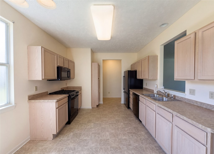 8757 Roberts Ct - Photo 6 of 18