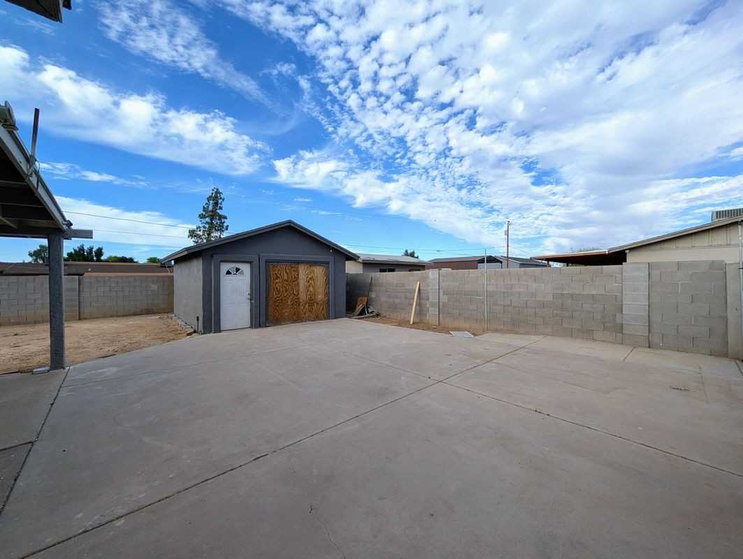 13208 W Tuckey Ln - Photo 7 of 50