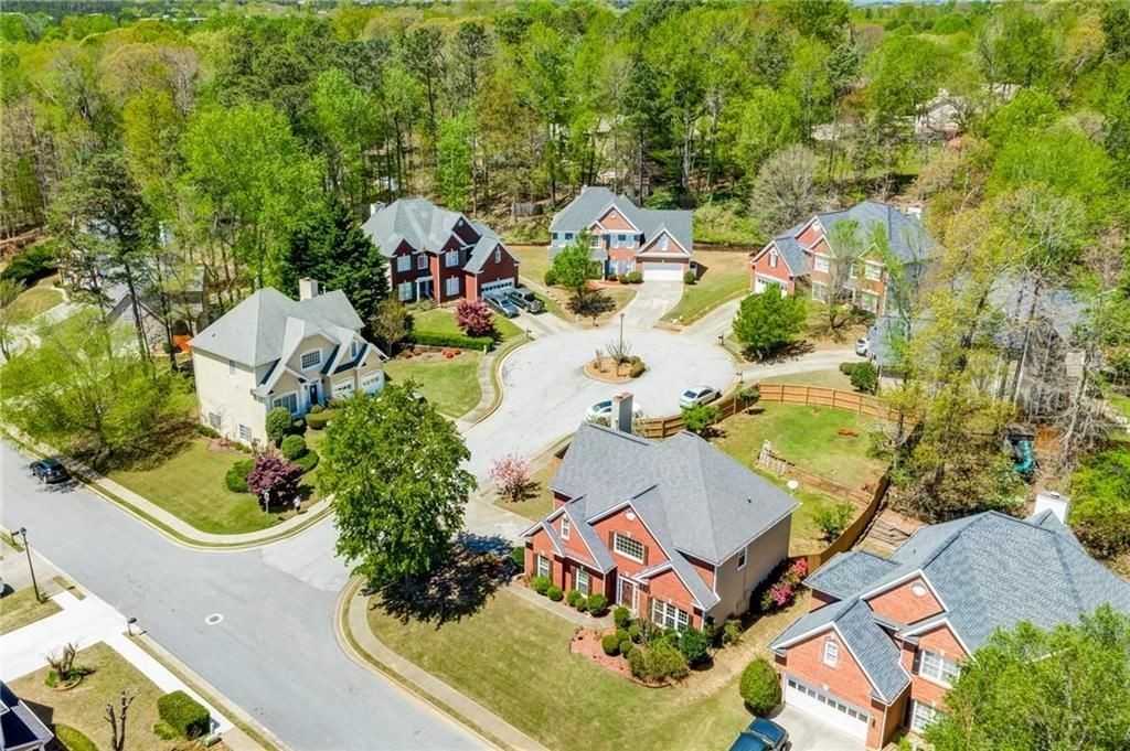 2847 Lowe Ct - Photo 2 of 37