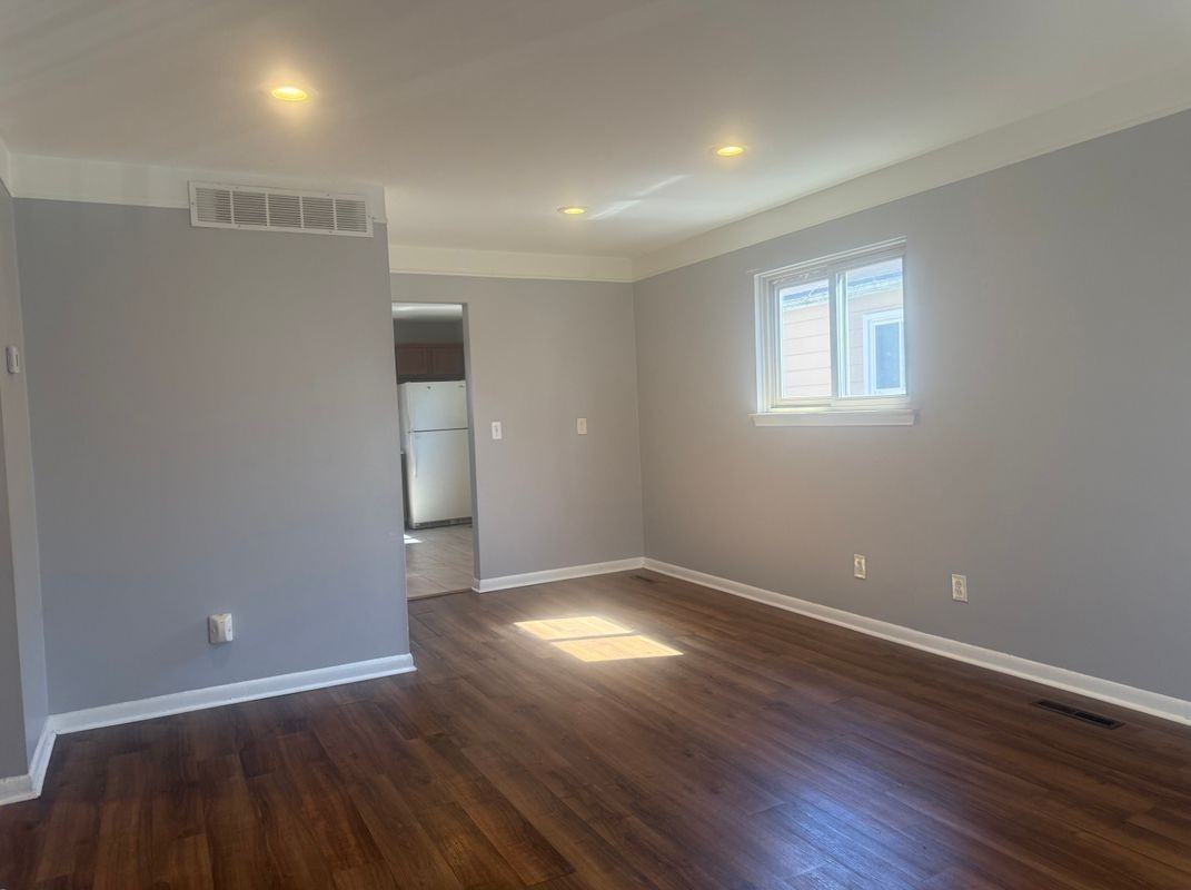 4631 Ziegler St - Photo 3 of 10