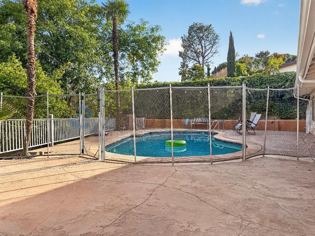 20520 Rhoda St #1 - Photo 6 of 35