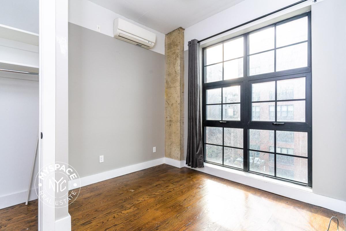 187 Kent Ave #517