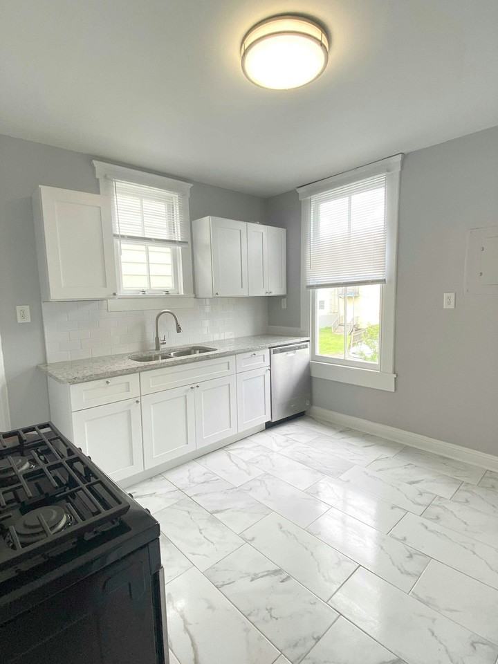 424 East 32nd Street, Unit 424 - Photo 5 of 10