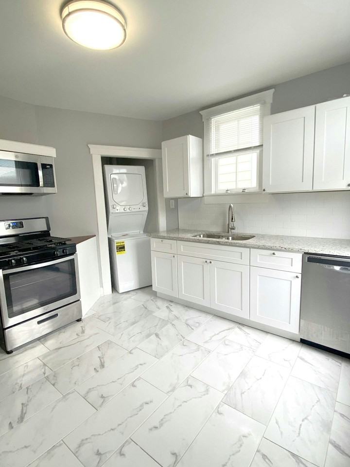 424 East 32nd Street, Unit 424 - Photo 6 of 10