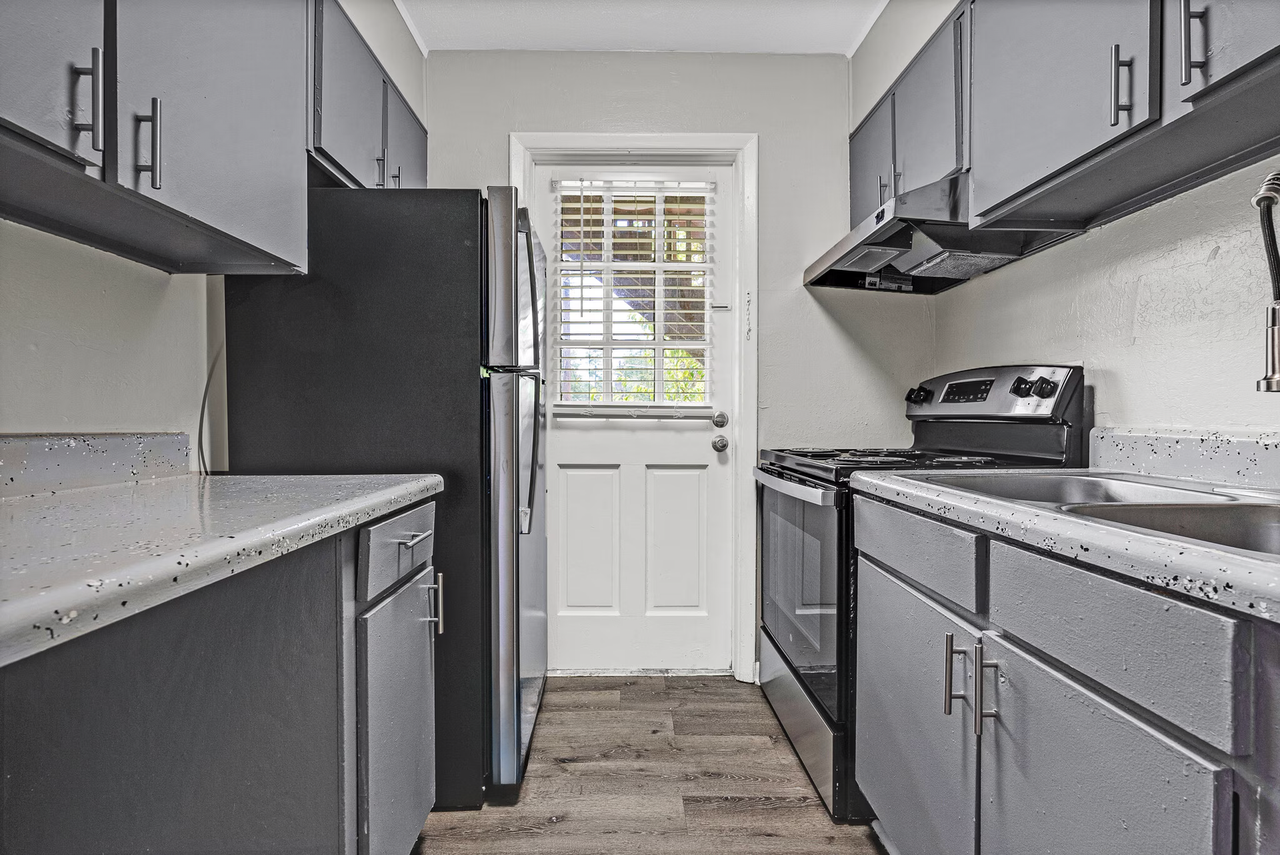 Parkview Apartments & Townhomes - Photo 3 of 25