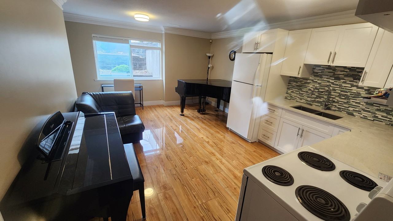 15537 109A Avenue - Photo 2 of 9