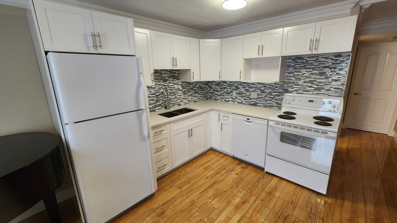 15537 109A Avenue - Photo 3 of 9