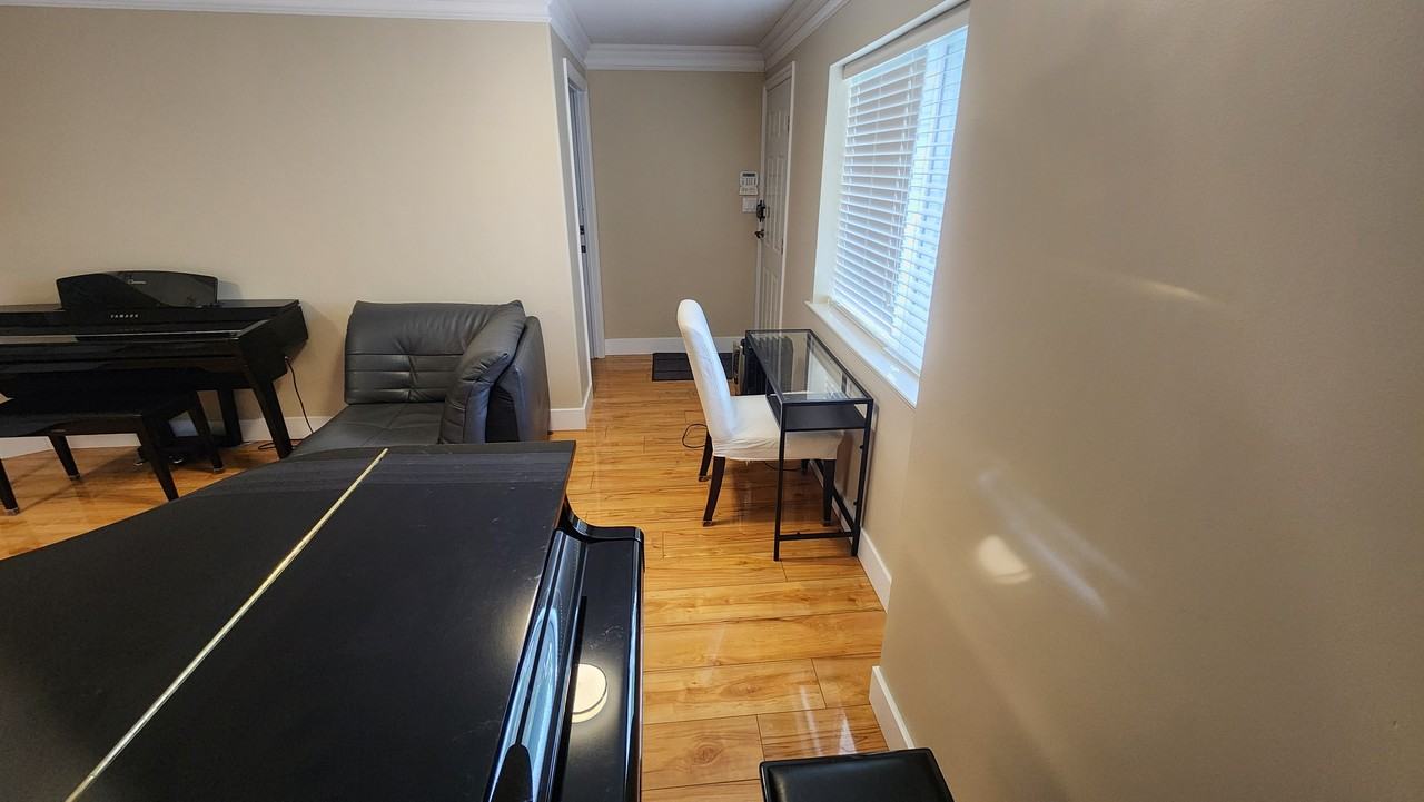 15537 109A Avenue - Photo 4 of 9