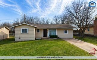 featured image of 426 Nw Greenmeadow Dr