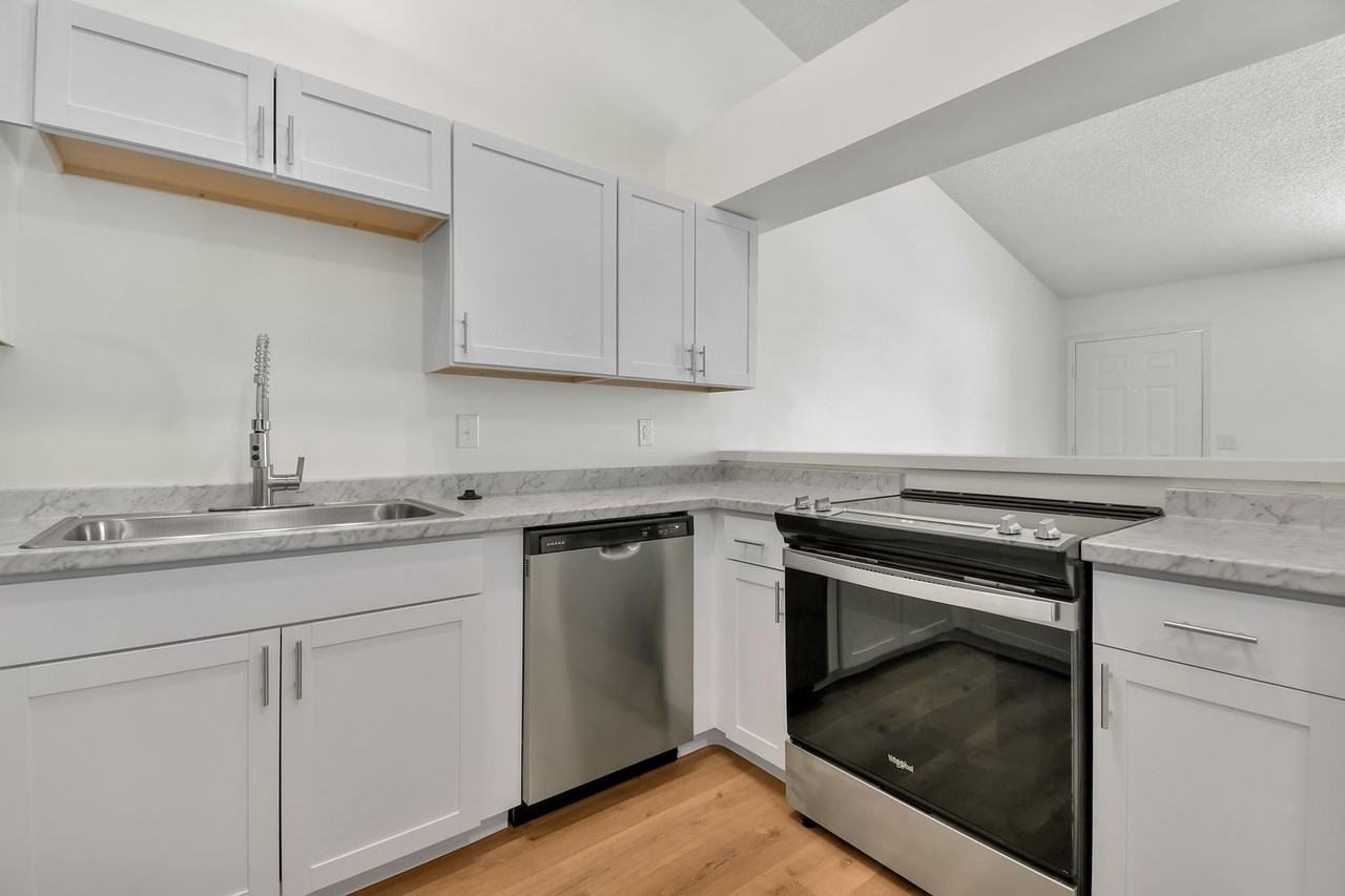 Coventry Apartments - Photo 3 of 28