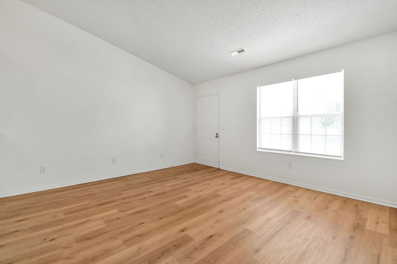 Coventry Apartments - Photo 7 of 28