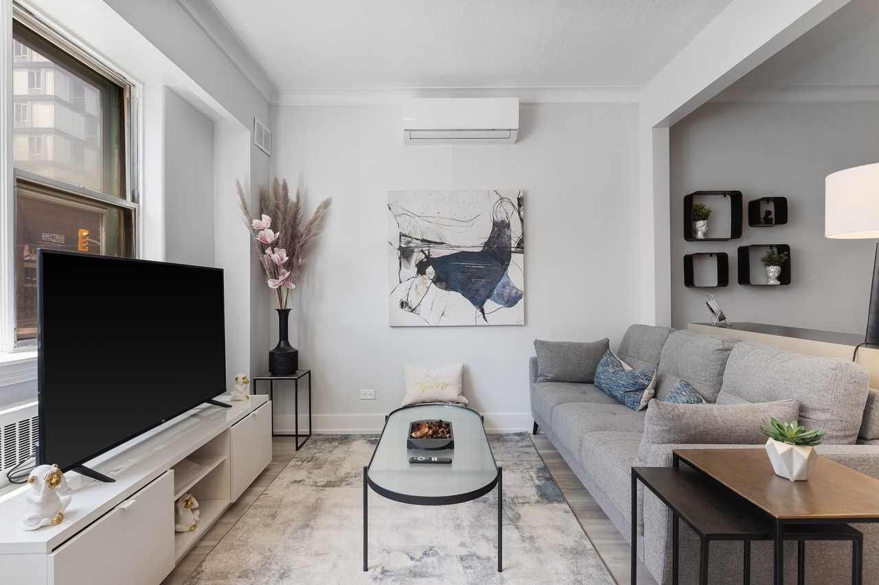 280 Laurier E. - Photo 4 of 36