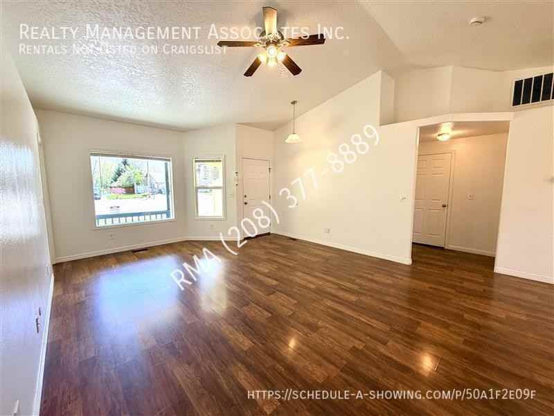 2324 Yucca Pl - Photo 4 of 15