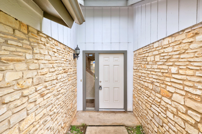 200 Woodmont Dr - Photo 3 of 30