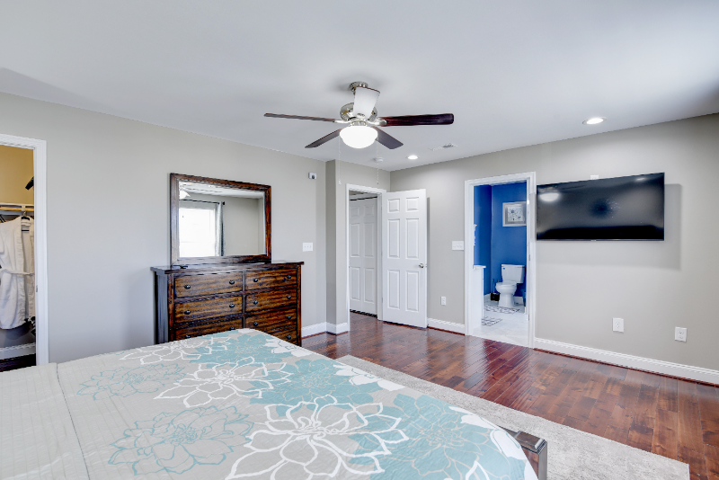 2463 24th St - Photo 4 of 35