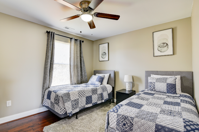 2463 24th St - Photo 7 of 35