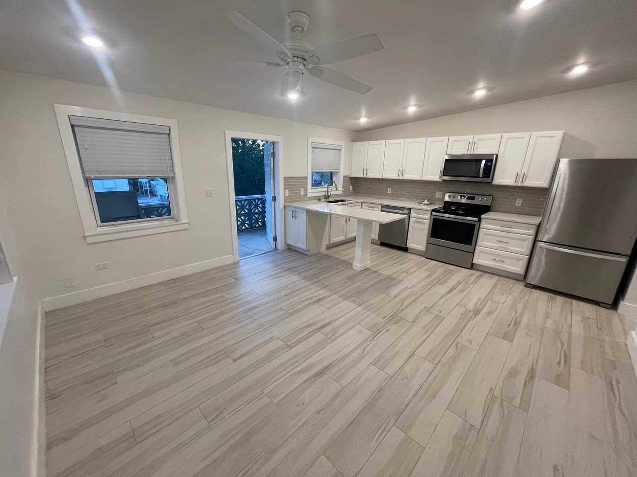 127 Monroe Dr #1 - Photo 2 of 8