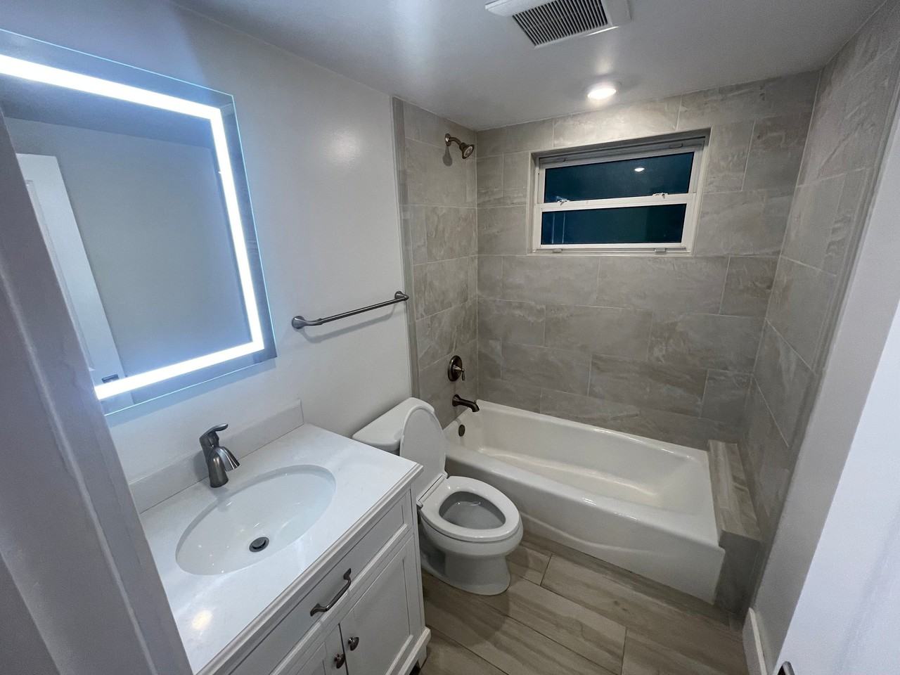 127 Monroe Dr #1 - Photo 4 of 8