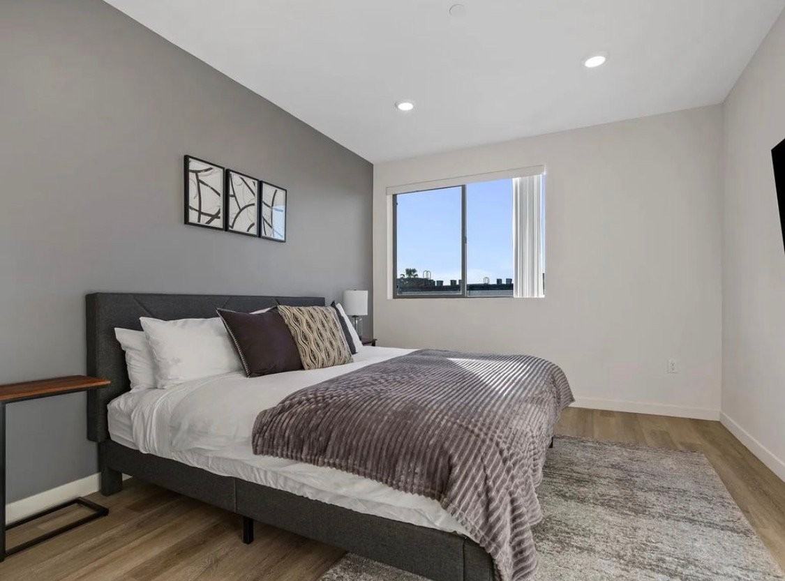 4725 Radford Ave #PH1 - Photo 3 of 9