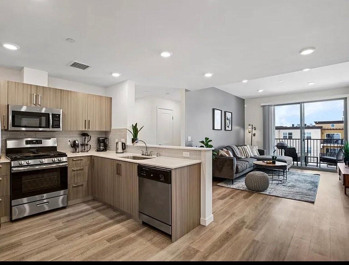 4725 Radford Ave #PH1 - Photo 4 of 9