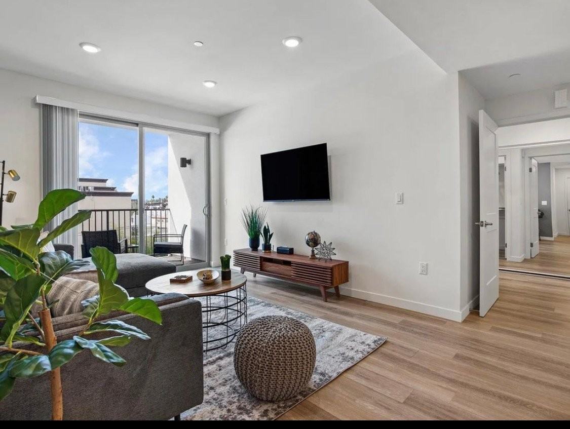 4725 Radford Ave #PH1 - Photo 6 of 9