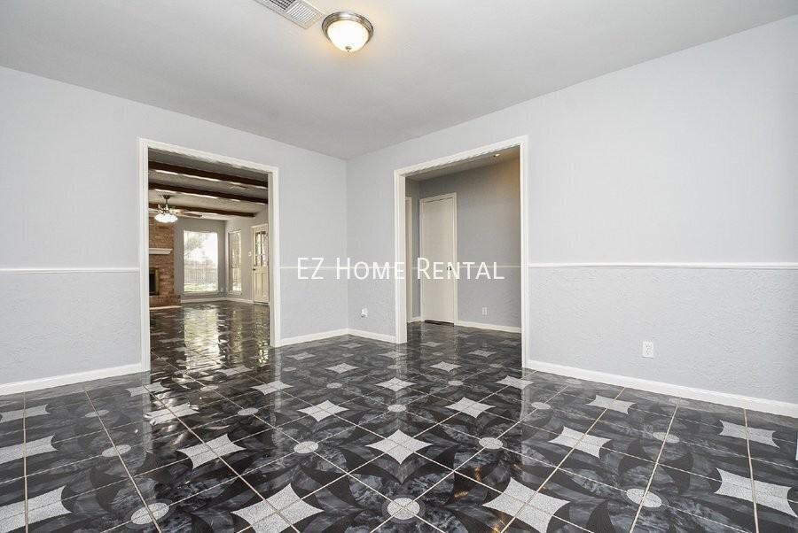 4811 Shatner Dr - Photo 3 of 30