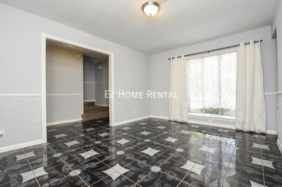 4811 Shatner Dr - Photo 4 of 30