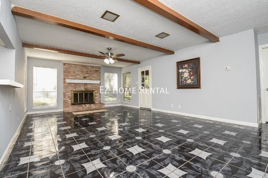 4811 Shatner Dr - Photo 5 of 30