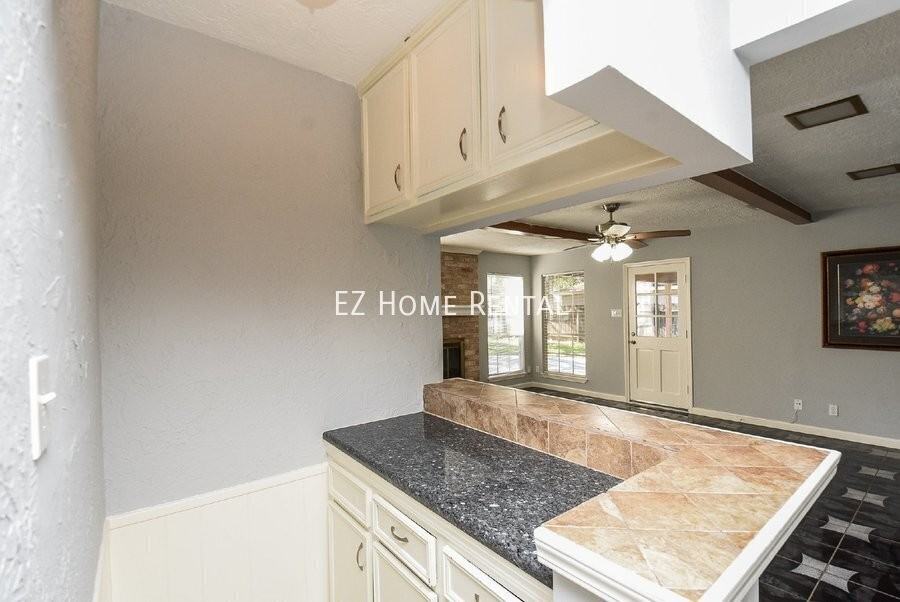 4811 Shatner Dr - Photo 7 of 30