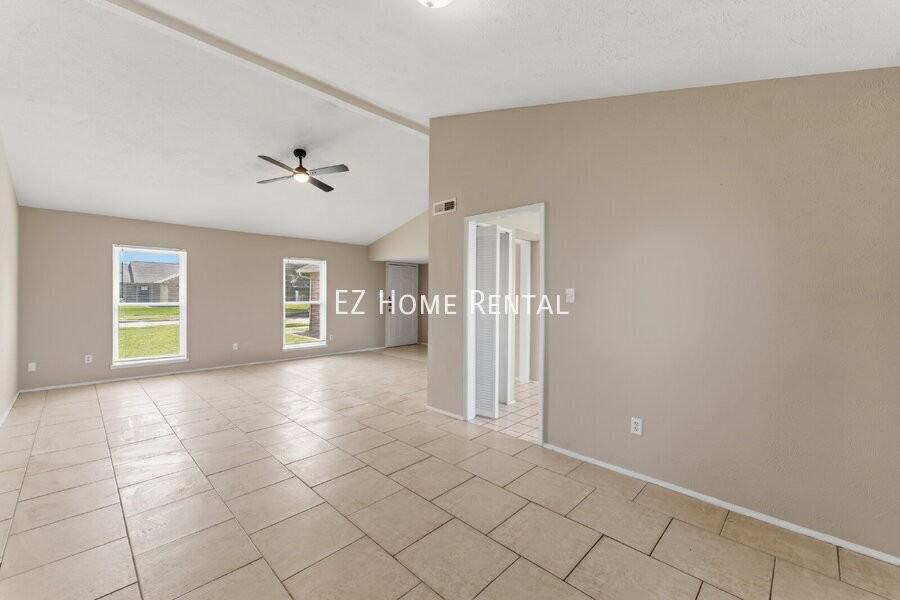 16958 Jenikay St - Photo 4 of 23