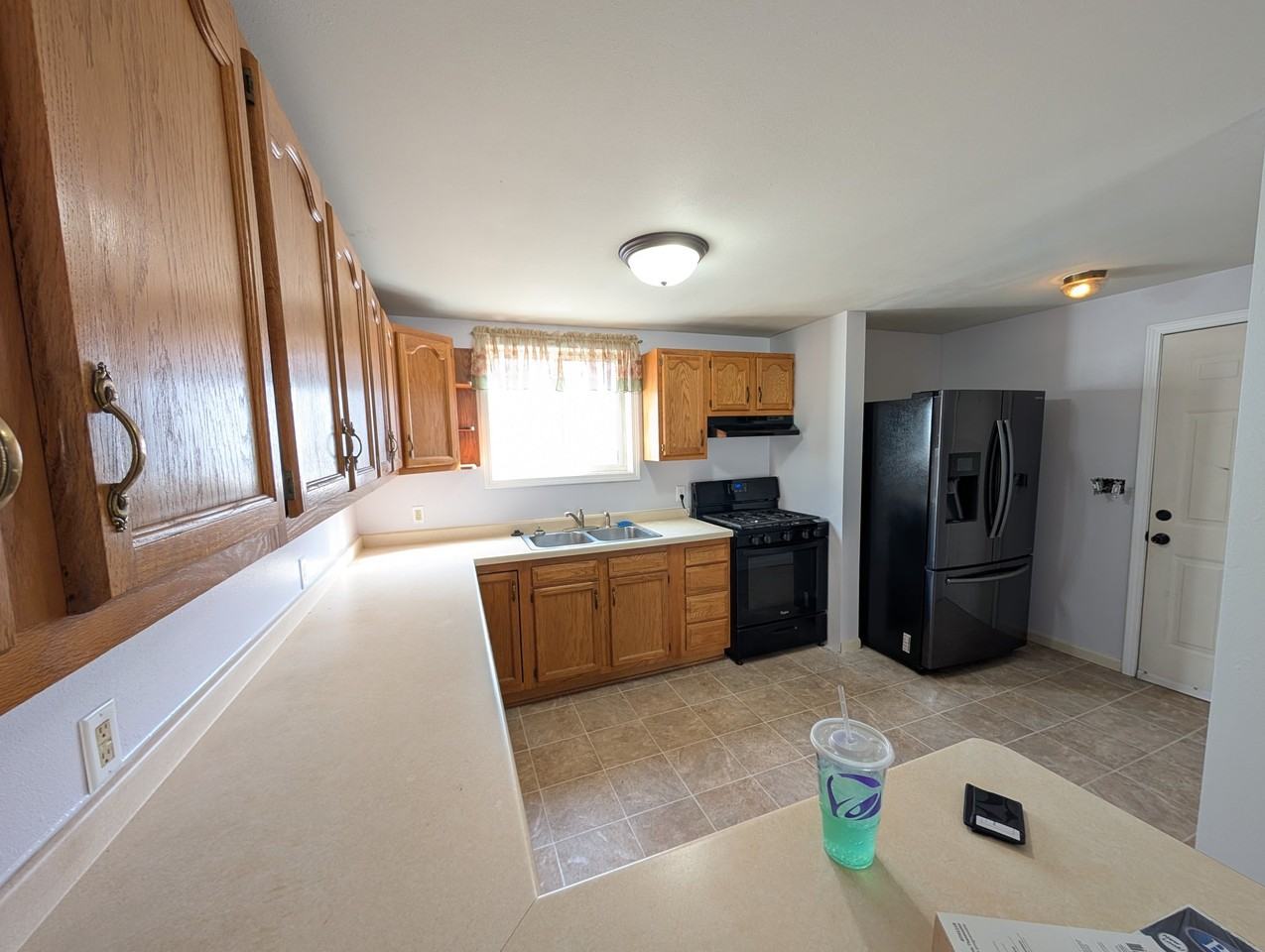 92 Harrison Pl - Photo 2 of 18