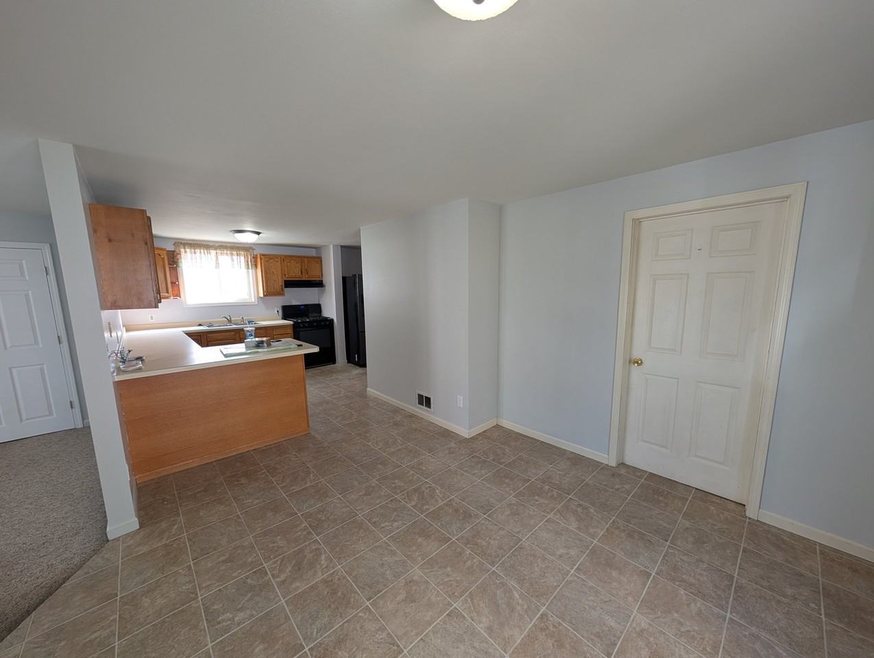 92 Harrison Pl - Photo 4 of 18