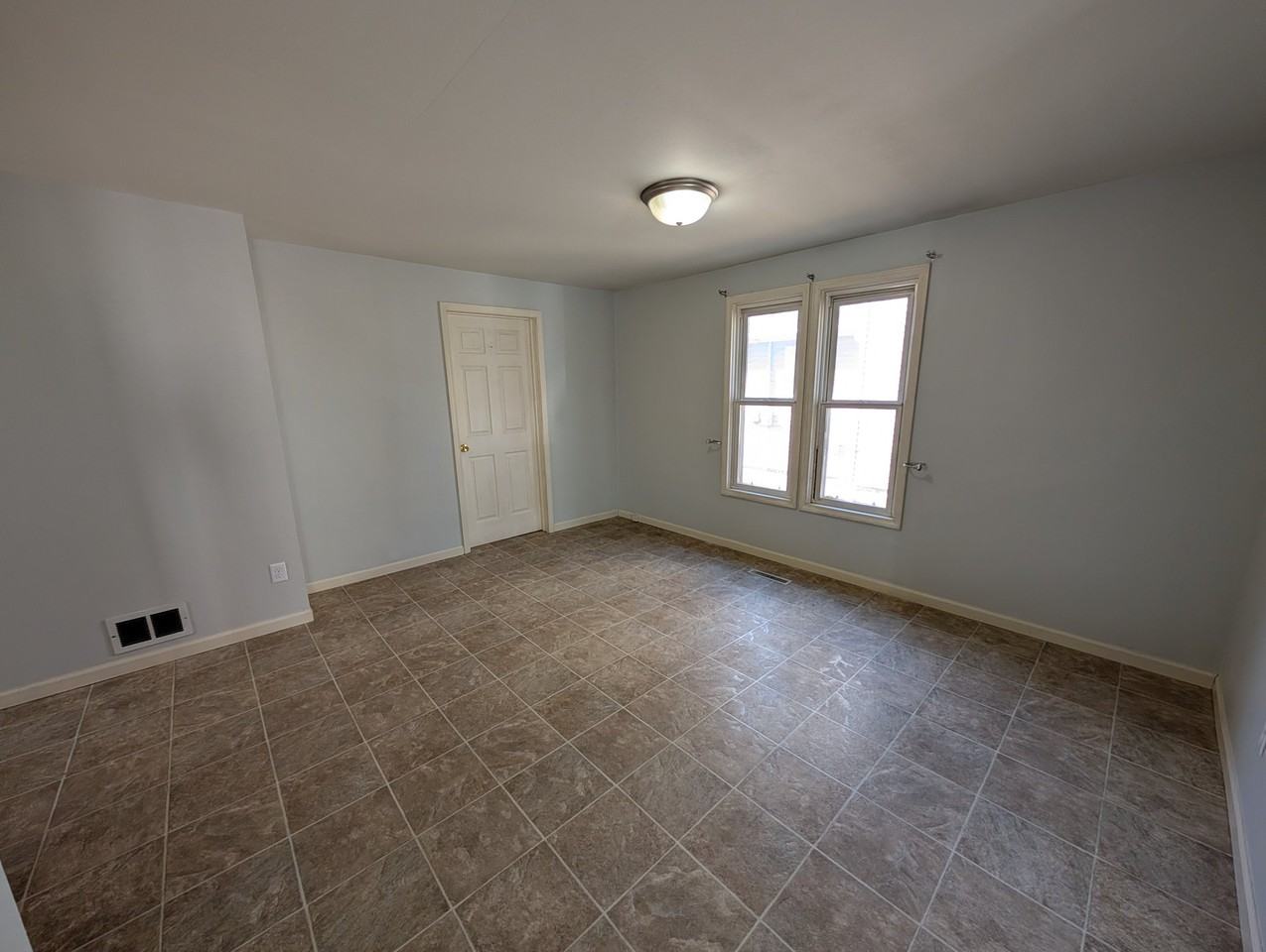 92 Harrison Pl - Photo 5 of 18