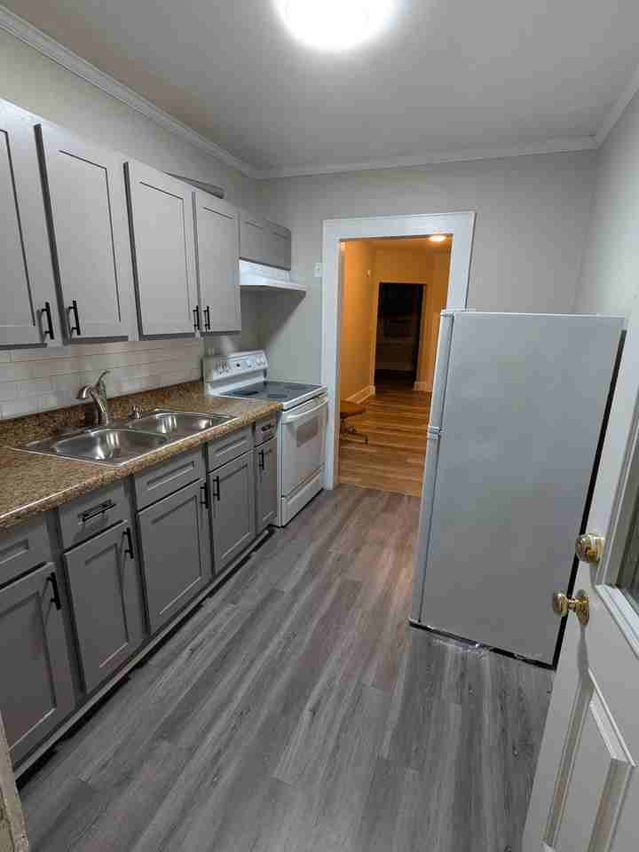 307 N Granville St #B - Photo 7 of 14