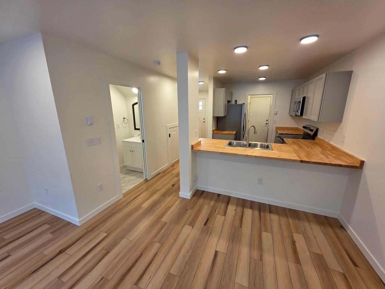 285 S Helena Ave #A - Photo 7 of 25