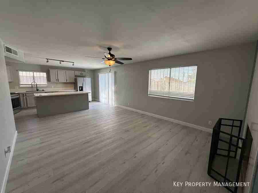 6489 Bugbee Ave - Photo 5 of 28