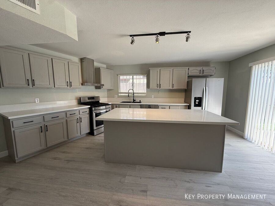 6489 Bugbee Ave - Photo 7 of 28