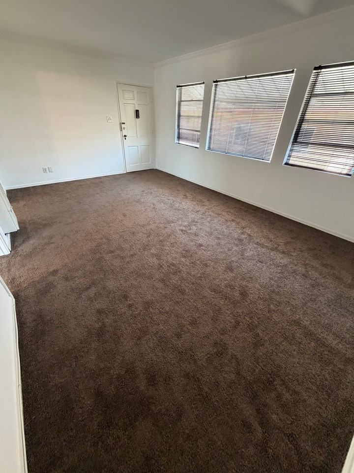 918 N Market St #5 - Photo 2 of 11