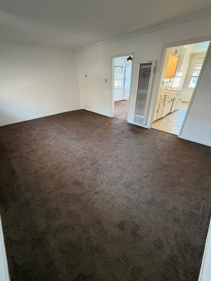 918 N Market St #5 - Photo 3 of 11